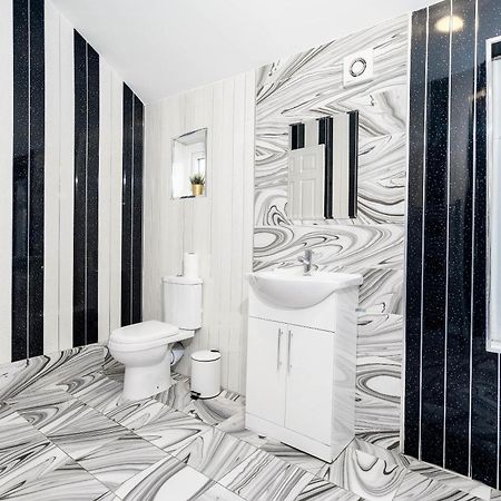 Five Bedroom Townhouse - Near City Centre - Edgbaston - On Street Parking - Wifi - Netflix - 974P Birmingham Eksteriør billede