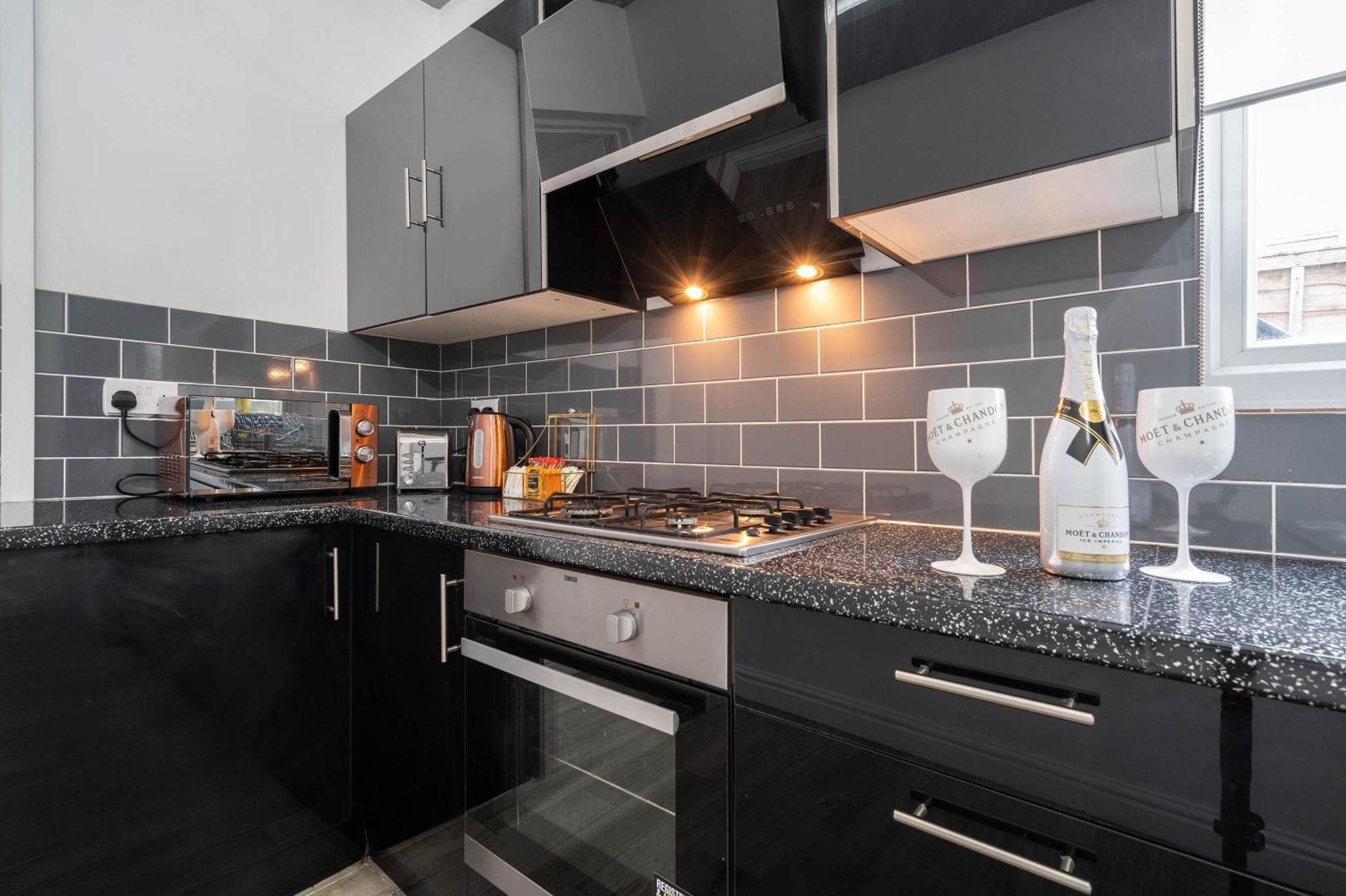 Five Bedroom Townhouse - Near City Centre - Edgbaston - On Street Parking - Wifi - Netflix - 974P Birmingham Eksteriør billede