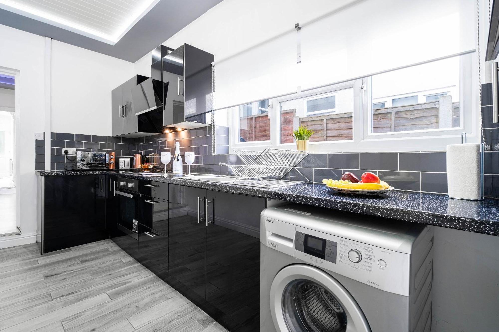 Five Bedroom Townhouse - Near City Centre - Edgbaston - On Street Parking - Wifi - Netflix - 974P Birmingham Eksteriør billede